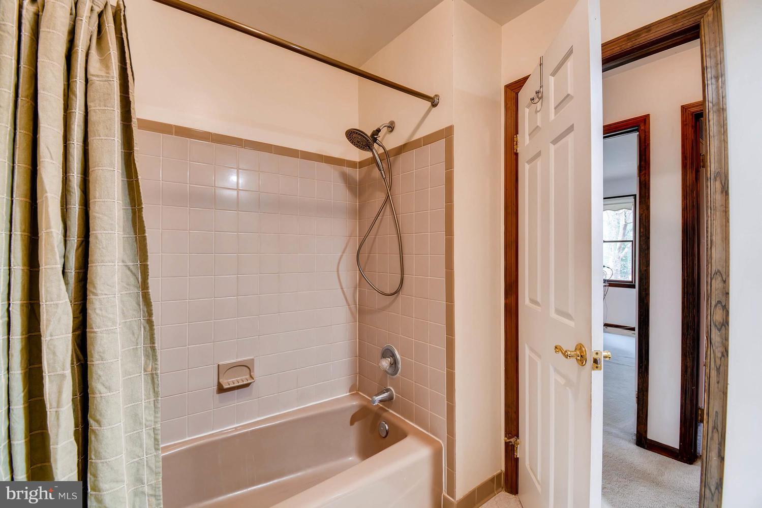 1519 Crestview Road Joppa, MD 21085 - Photo 24 of 28 Second floor full bath