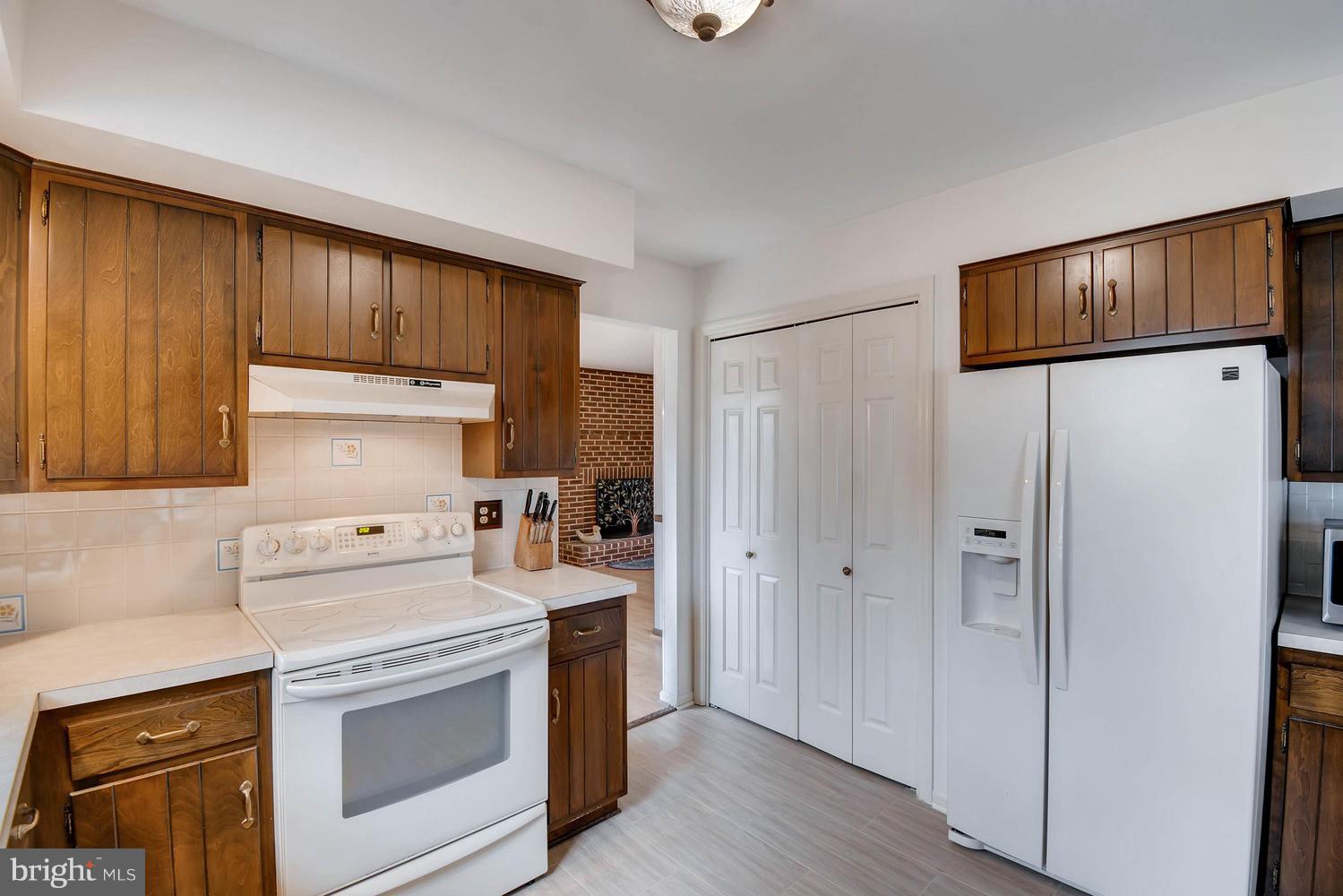 1519 Crestview Road Joppa, MD 21085 - Photo 10 of 28 Kitchen w/ plenty of pantry space