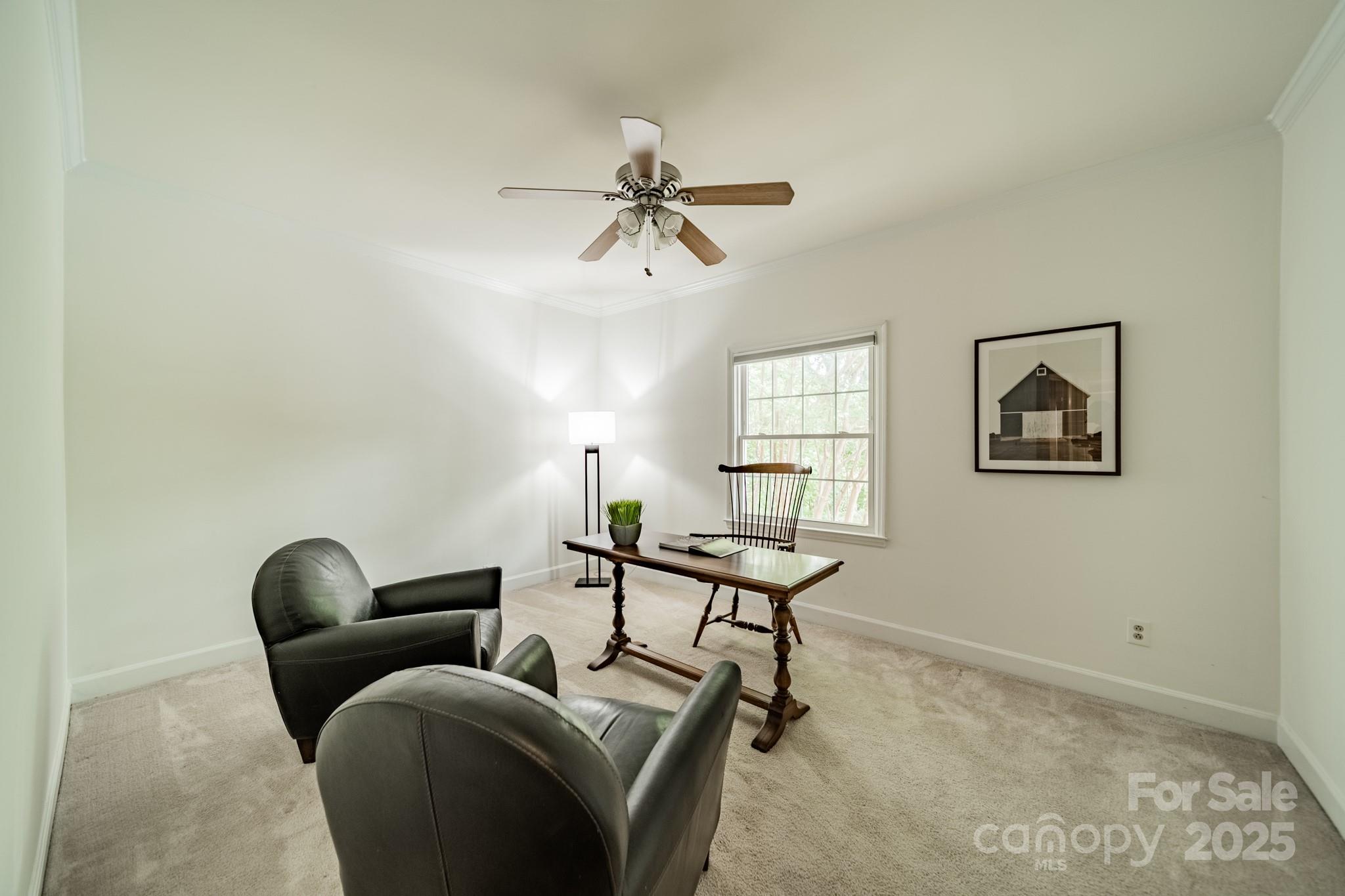 5927 Quail Hollow Road, Unit H Charlotte, NC 28210 - Photo 22 of 45 a living room with furniture