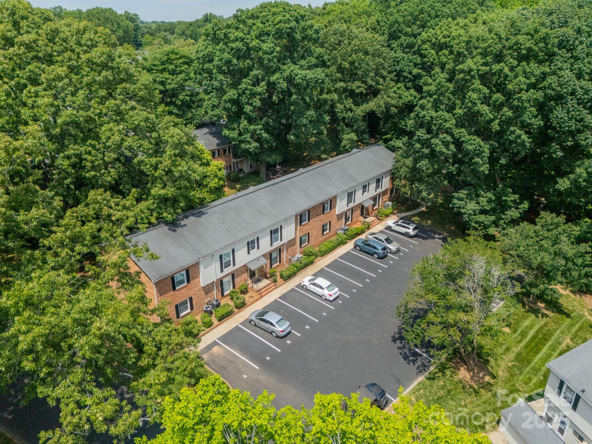 5927 Quail Hollow Road, Unit H Charlotte, NC 28210 - Photo 33 of 45 an aerial view of a house