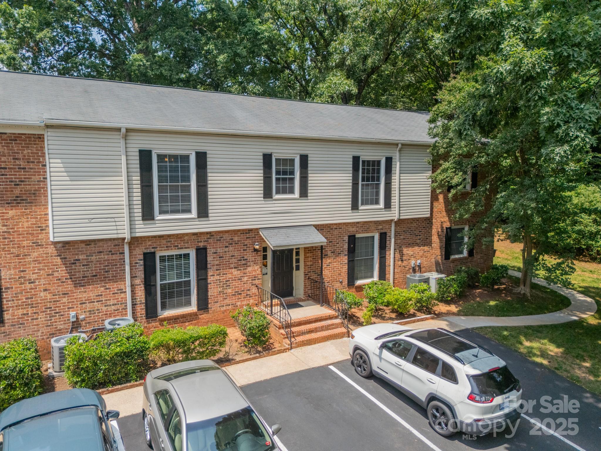 5927 Quail Hollow Road, Unit H Charlotte, NC 28210 - Photo 35 of 45 a front view of a house with garden