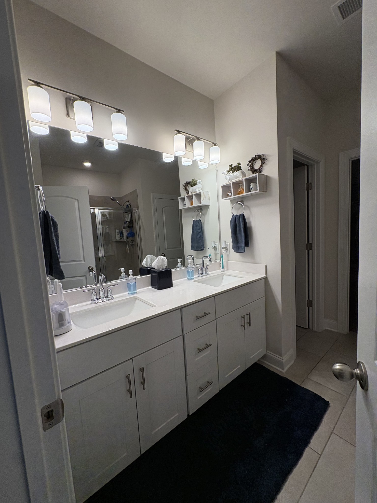 672 Taylor Bend Columbia, TN 38401 - Photo 21 of 32 a spacious bathroom with double sink and a mirror