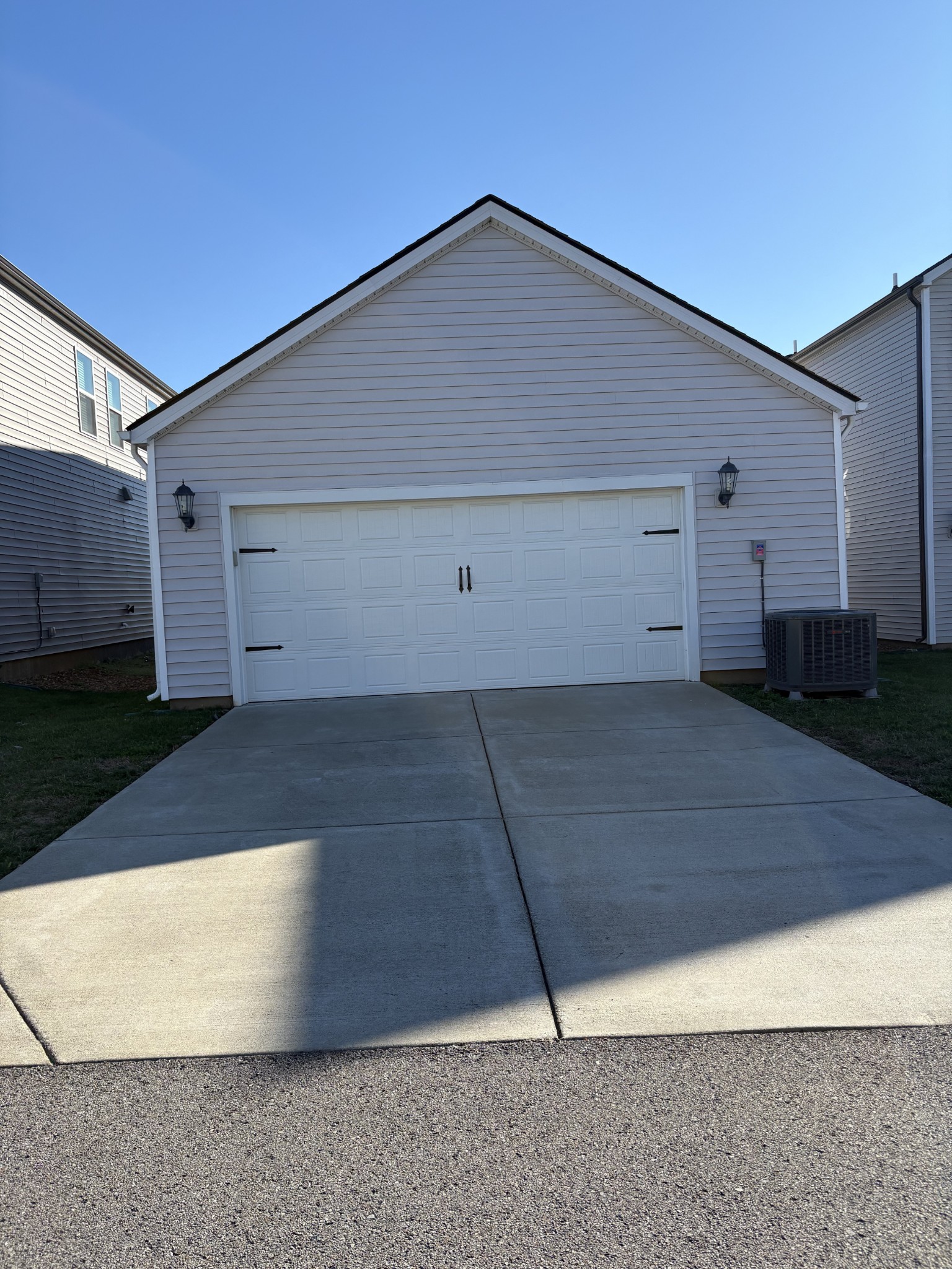 672 Taylor Bend Columbia, TN 38401 - Photo 31 of 32 a front view of a house with a yard