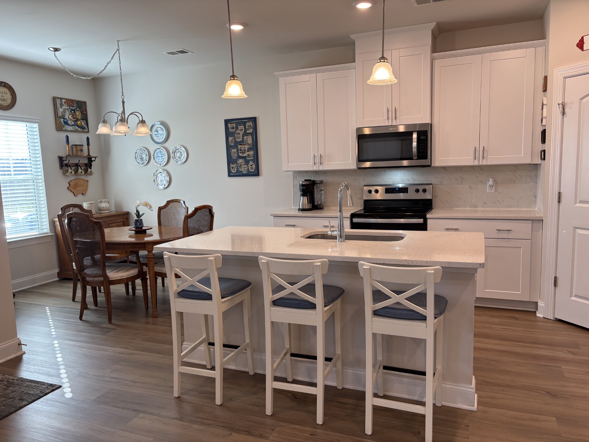 672 Taylor Bend Columbia, TN 38401 - Photo 6 of 32 a view of kitchen with table and chairs