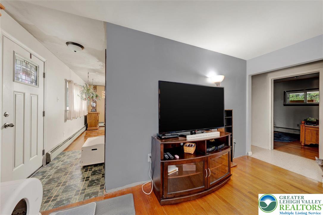 6097 Snyders Church Road Bath, PA 18014 - Photo 3 of 16 Gallery Image 3
