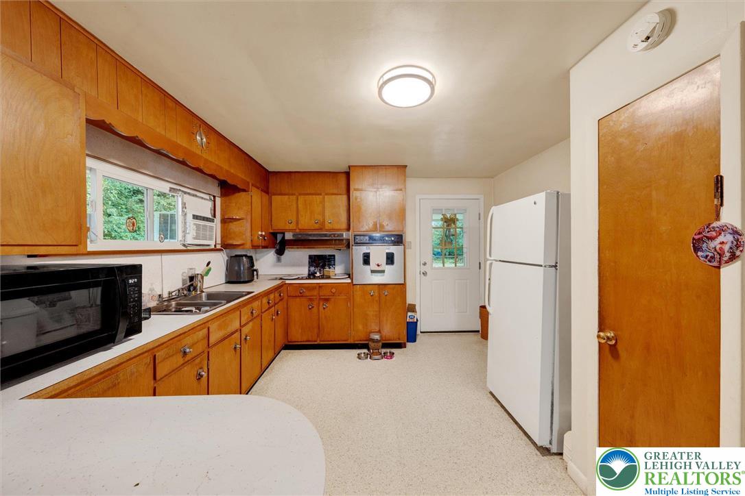 6097 Snyders Church Road Bath, PA 18014 - Photo 8 of 16 Gallery Image 8