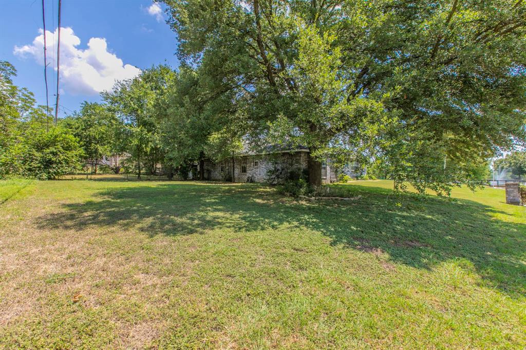 1936 Post Oak Drive Waco, TX 76705 - Photo 27 of 33 View of yard