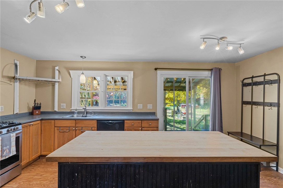 509 Perry Hill Road Coventry, RI 02816 - Photo 14 of 50