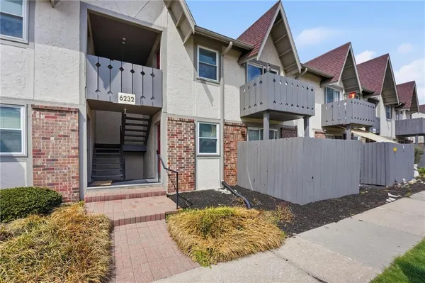 $155,000 | 6232 Robinson Street, Unit 2, Overland Park, KS 66202