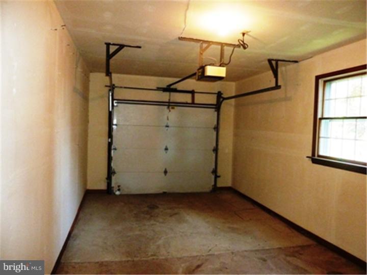 435 Ridge Lane Springfield, PA 19064 - Photo 23 of 25 Garage