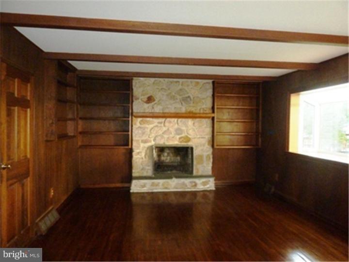 435 Ridge Lane Springfield, PA 19064 - Photo 4 of 25 Family Room