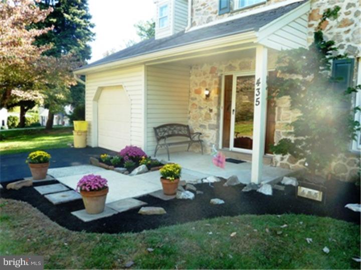 435 Ridge Lane Springfield, PA 19064 - Photo 5 of 25 Porch