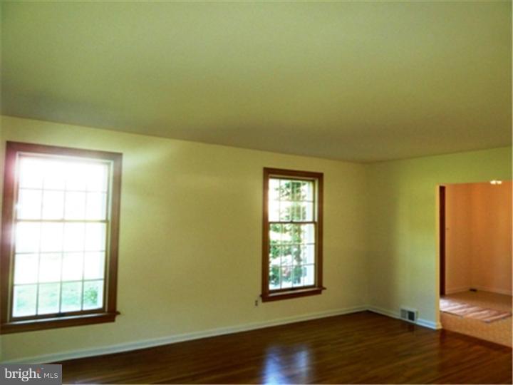 435 Ridge Lane Springfield, PA 19064 - Photo 6 of 25 Foyer
