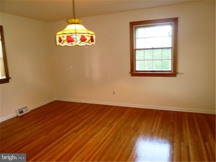 435 Ridge Lane Springfield, PA 19064 - Photo 8 of 25 Dining Room