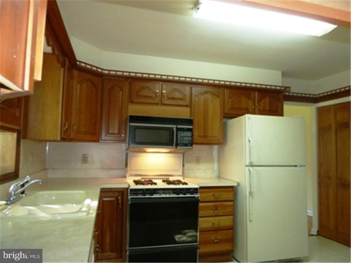 435 Ridge Lane Springfield, PA 19064 - Photo 10 of 25 Kitchen