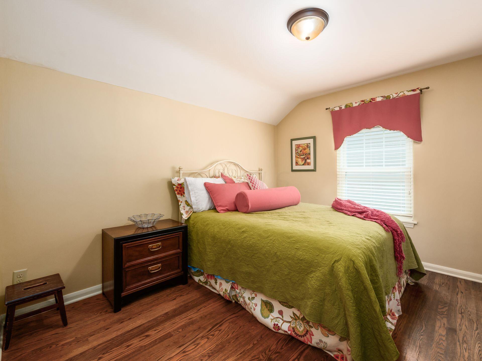 1544 Guilford Road Columbus, OH 43221 - Photo 45 of 76 Fourth Bedroom