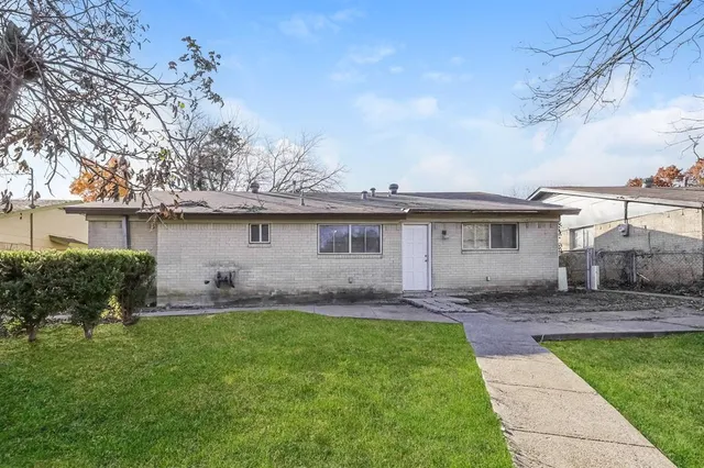 $1,655 | 2907 East Mitchell Street, Arlington, TX 76010