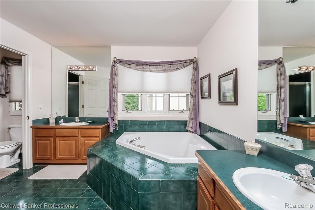 6450 Kennesaw Road Canton, MI 48187 - Photo 31 of 43 Large Master Bath