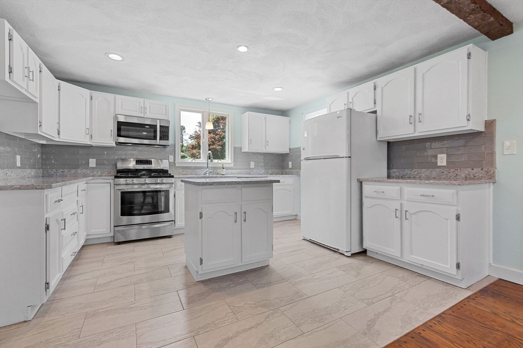 10 Briarfield Road Dennis, MA 02660 - Photo 10 of 40 Gallery Image 10