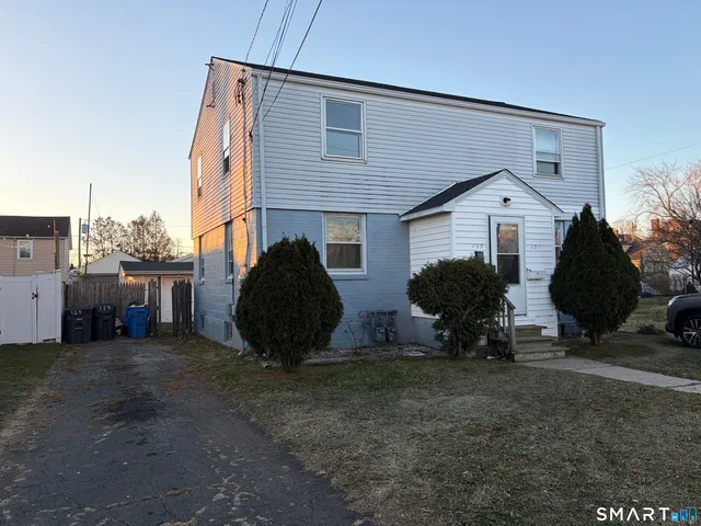 a view of a house with a yard and plants