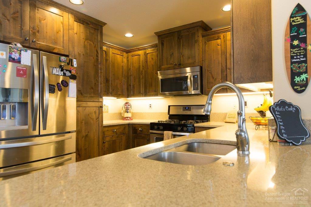 20244 Badger Road Bend, OR 97702 - Photo 5 of 25 Additional Photo