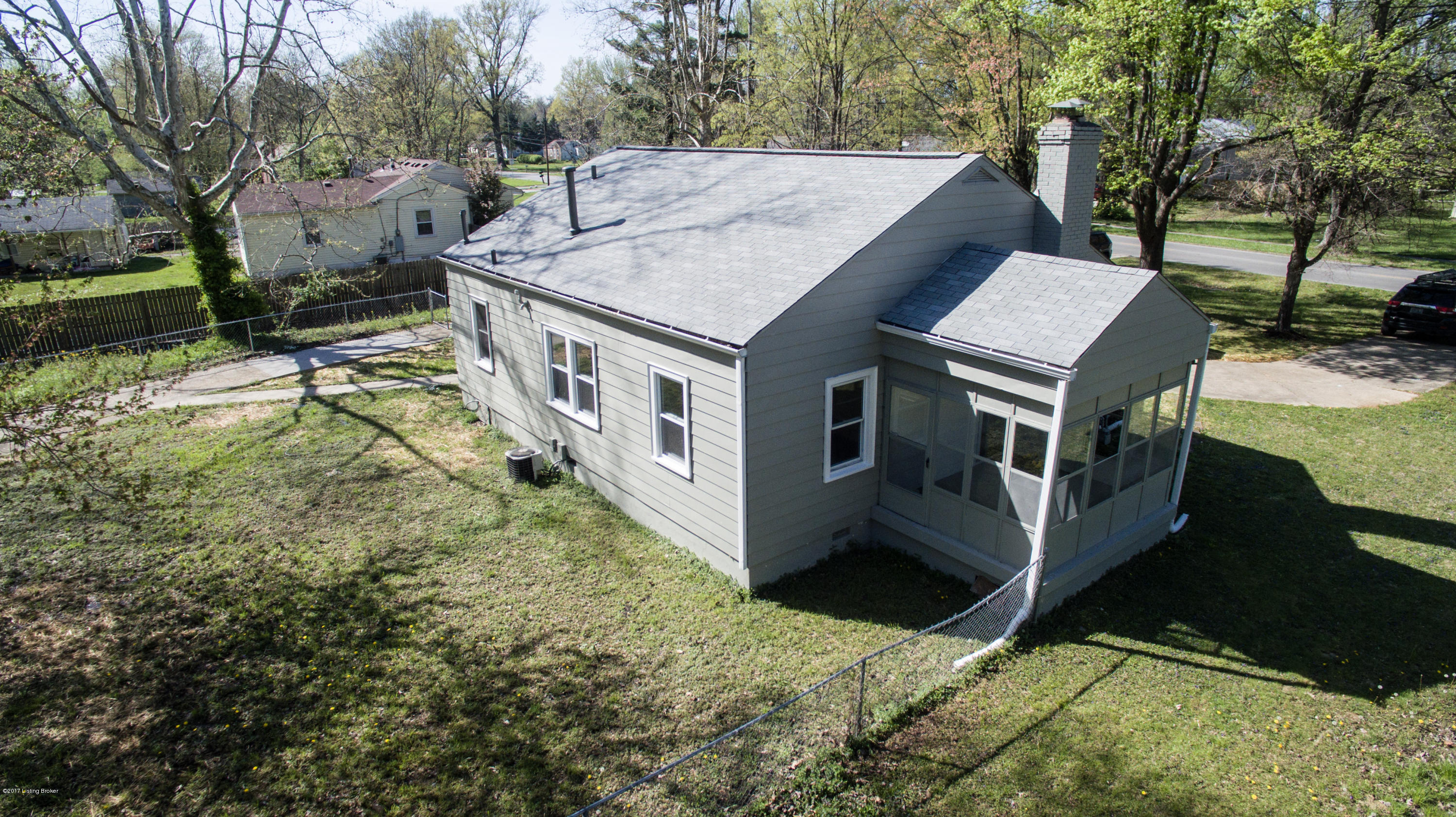 1624 Rangeland Road Louisville, KY 40219 - Photo 3 of 20 1624 (4 of 7)