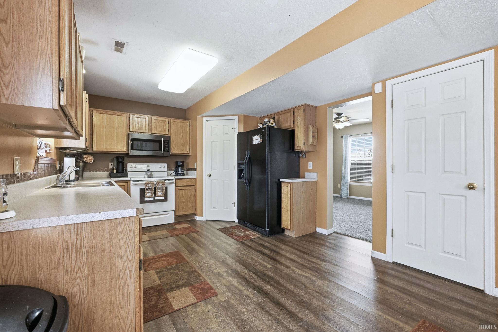 807 Larkwillow Court Huntertown, IN 46748 - Photo 17 of 36