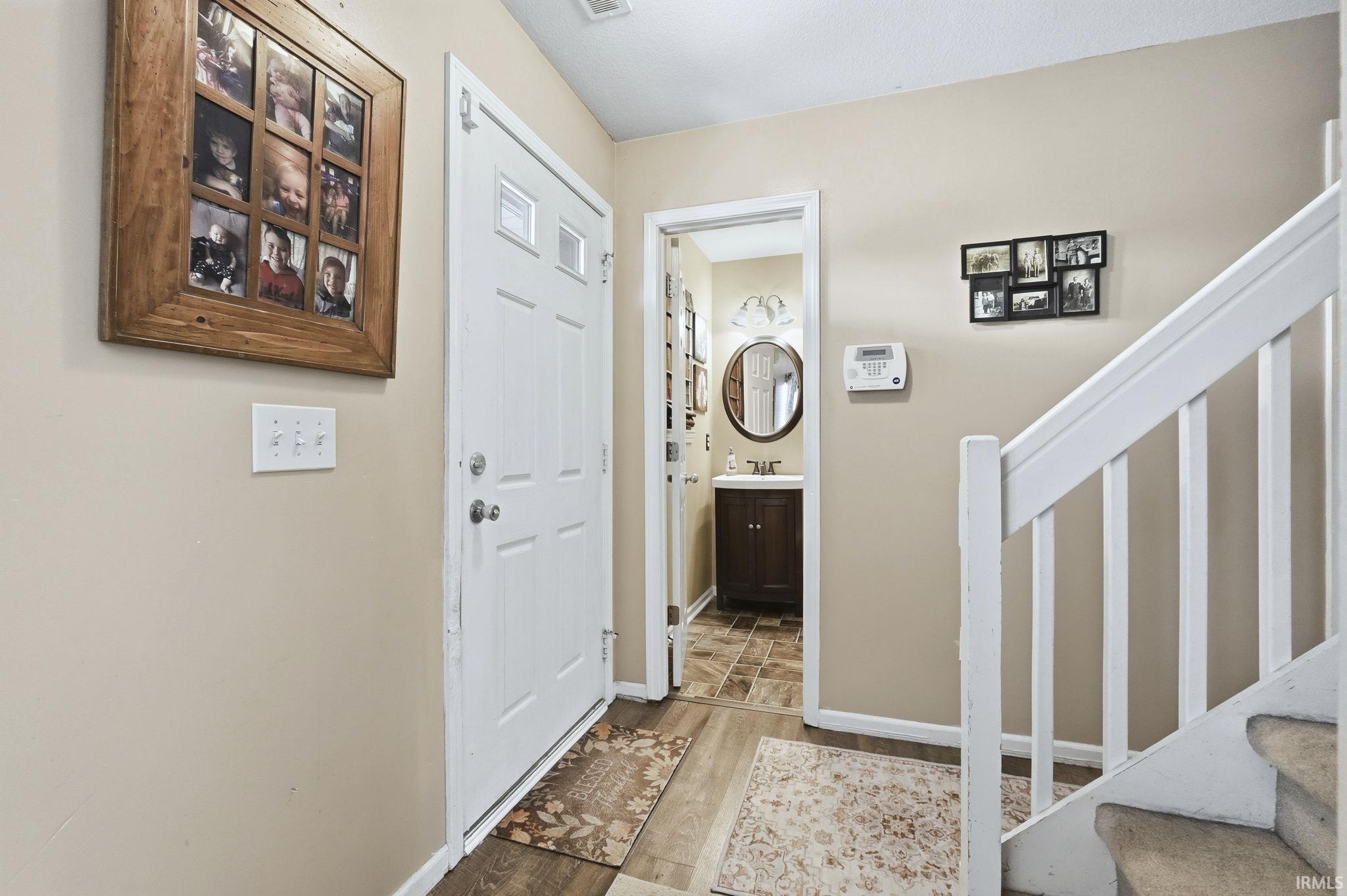 807 Larkwillow Court Huntertown, IN 46748 - Photo 5 of 36