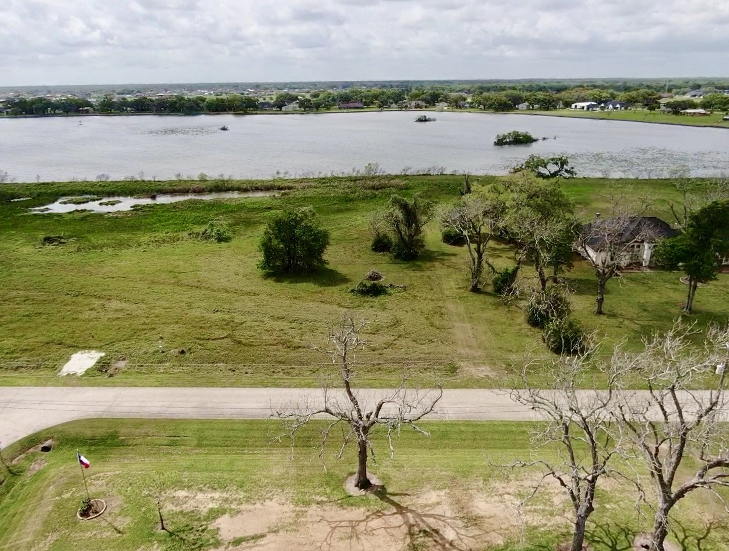 819 Bar X Trail Angleton, TX 77515 - Photo 8 of 11