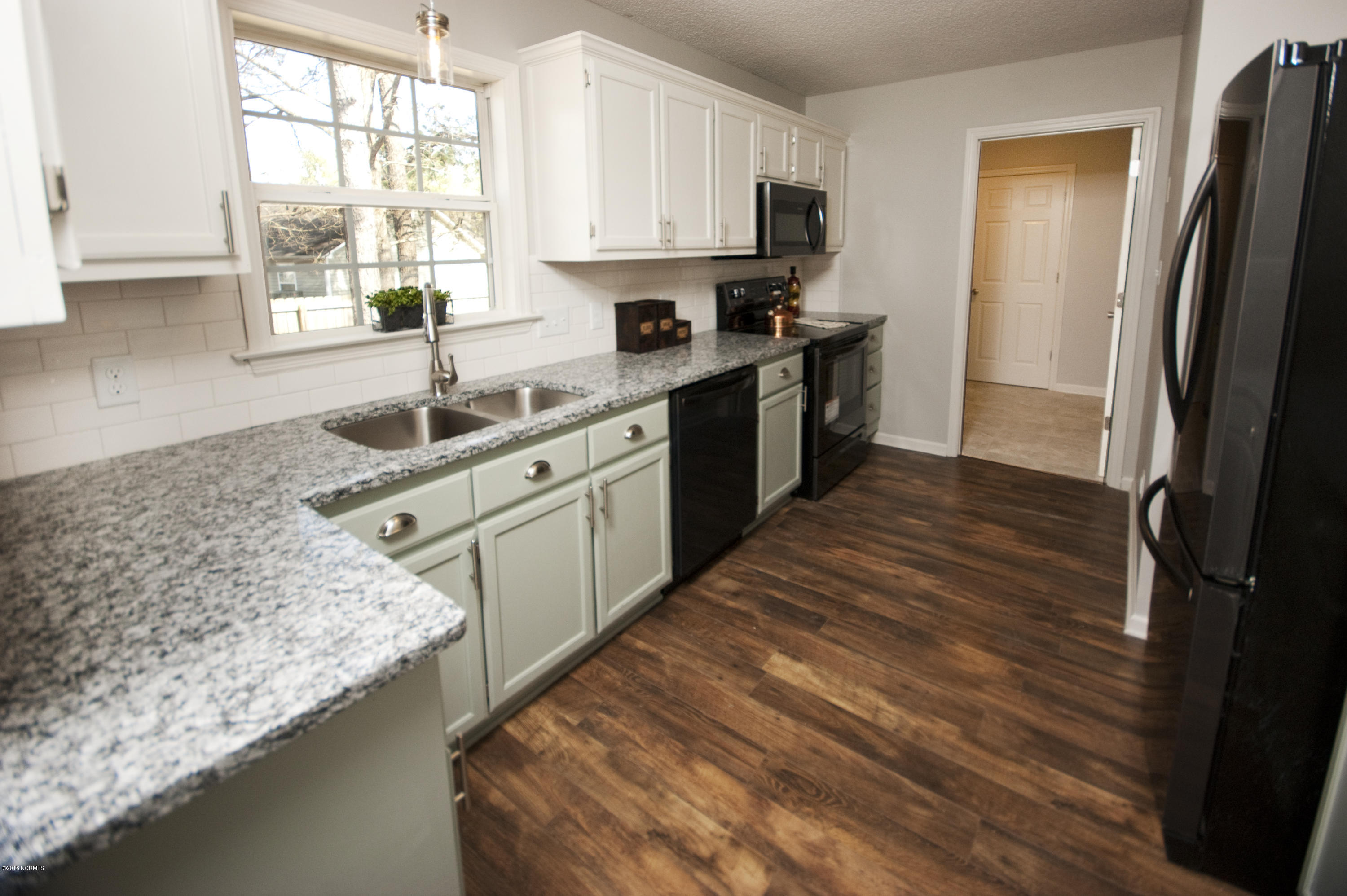 118 Fodder Drive Hubert, NC 28539 - Photo 2 of 33 kitchen1 (1)