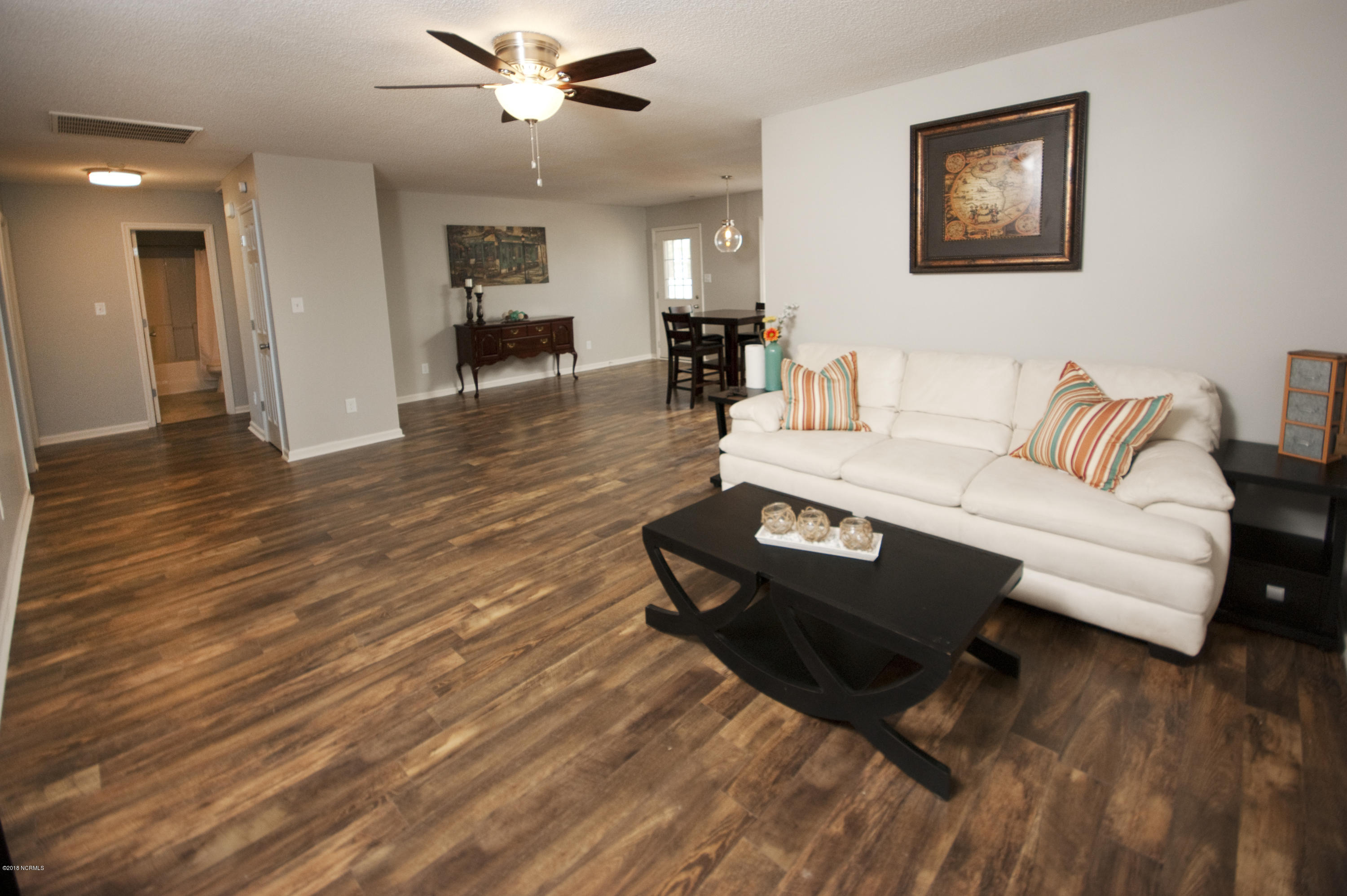 118 Fodder Drive Hubert, NC 28539 - Photo 6 of 33 livingroom1 (1)