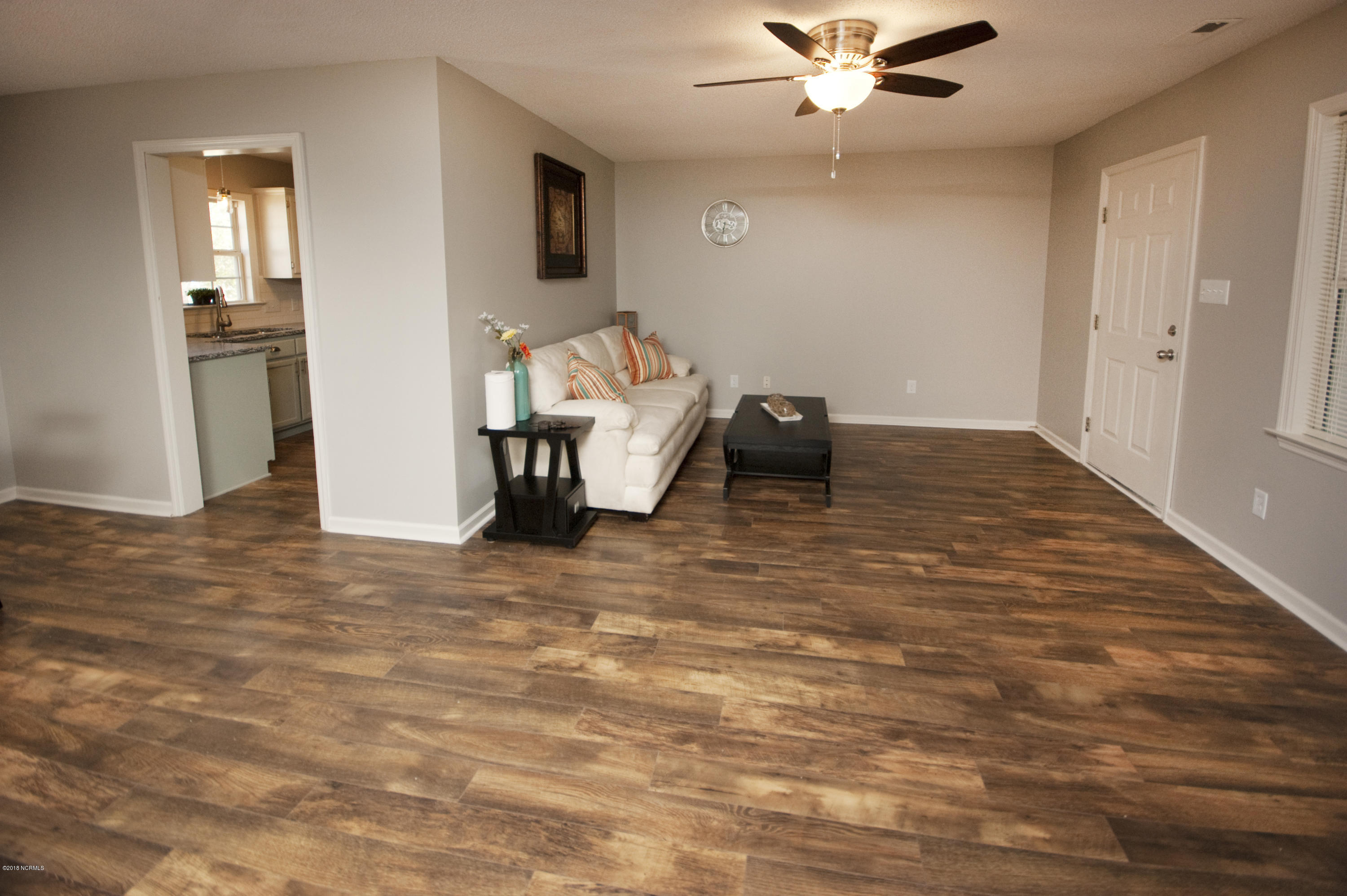 118 Fodder Drive Hubert, NC 28539 - Photo 7 of 33 livingroom3