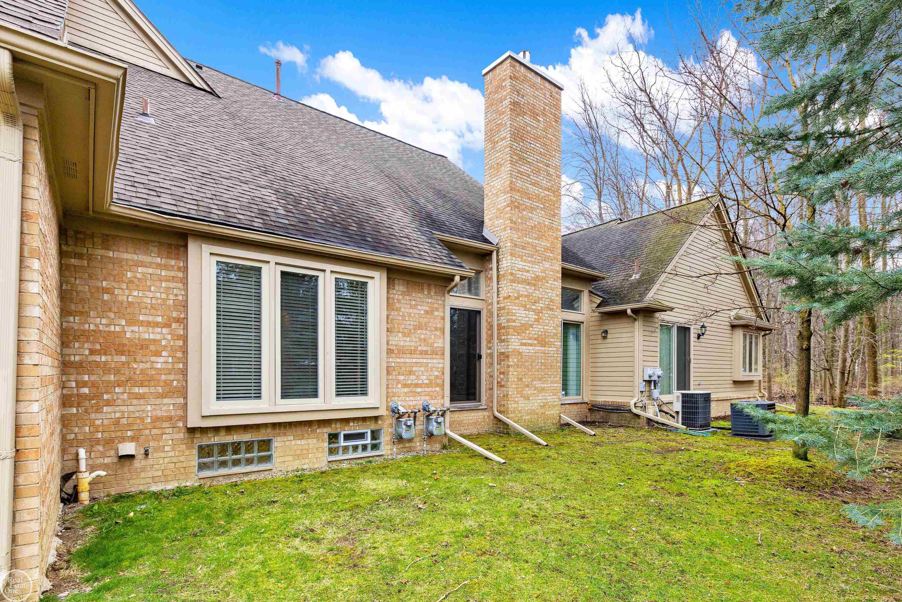 52103 Southview Ridge Macomb, MI 48042 - Photo 40 of 49 50137701-2fa4665c-3d90-4ebd-aa3c-e569aee4dcef.JPG