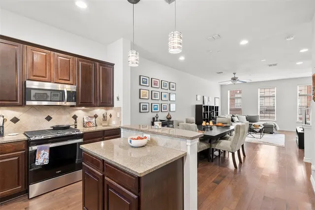 $435,000 | 15814 Breedlove Place, Unit 137, Addison, TX 75001