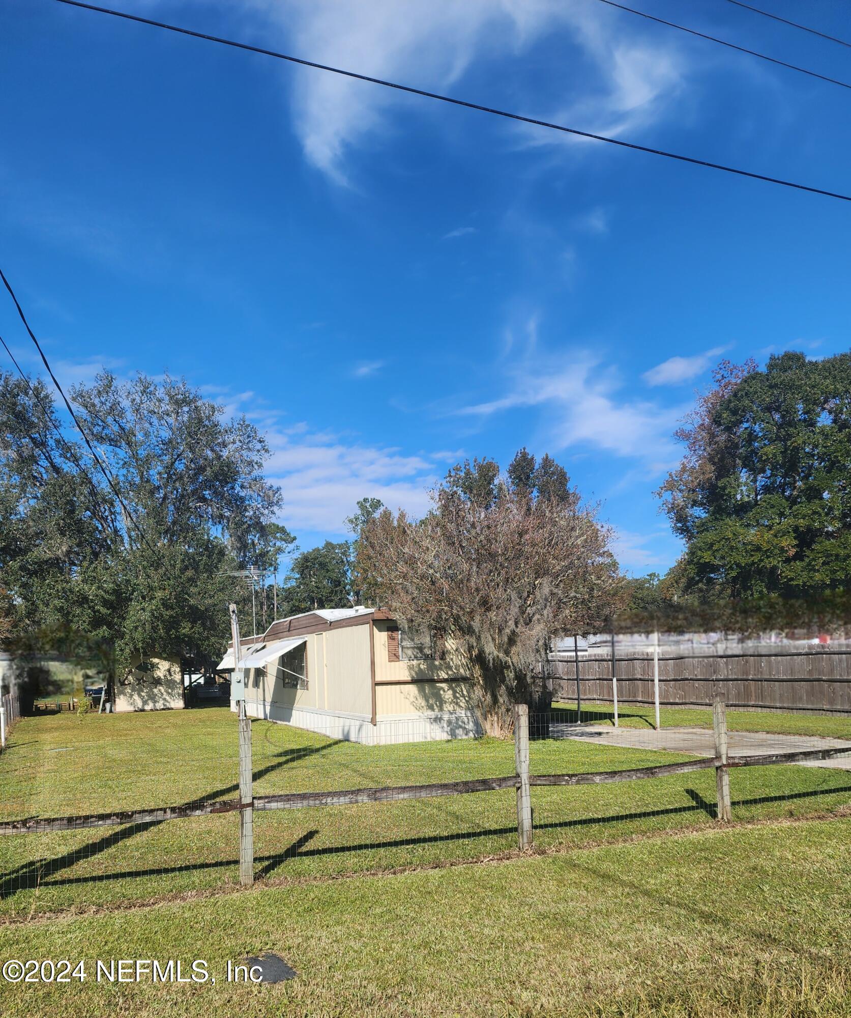 106 Edgewater Road Satsuma, FL 32189 - Photo 1 of 25 20241205_140245