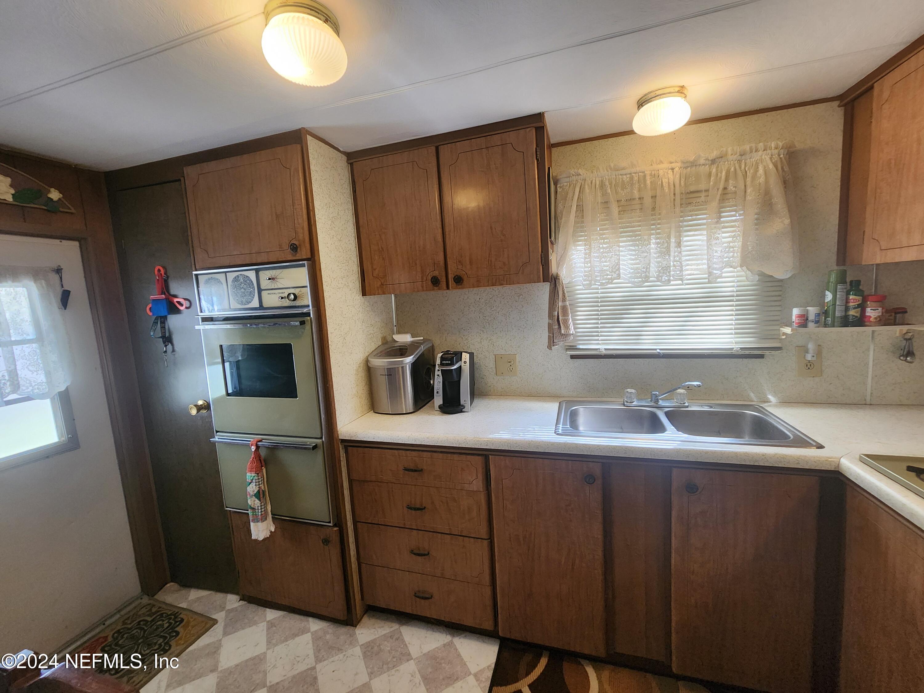 106 Edgewater Road Satsuma, FL 32189 - Photo 9 of 25 20241205_141152 (1)