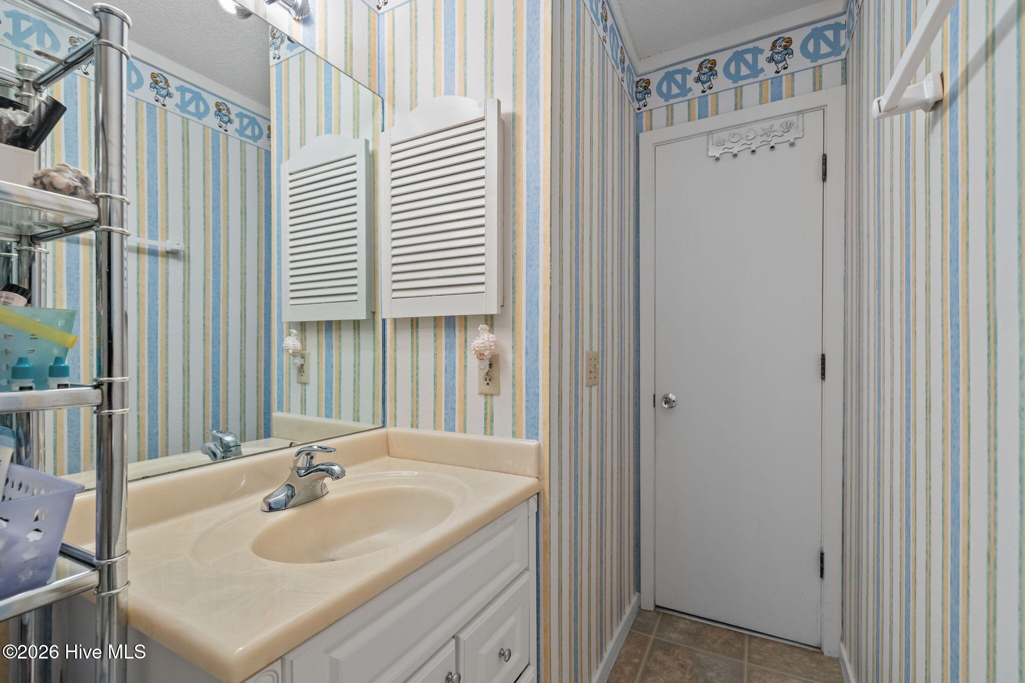 1904 East Fort Macon Road, Unit 307 Atlantic Beach, NC 28512 - Photo 9 of 37 1904 e fort primary bath 2