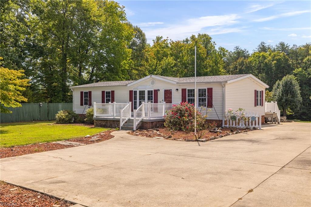 726 Spainhour Road King, NC 27021 - Photo 4 of 29 Gallery Image 4