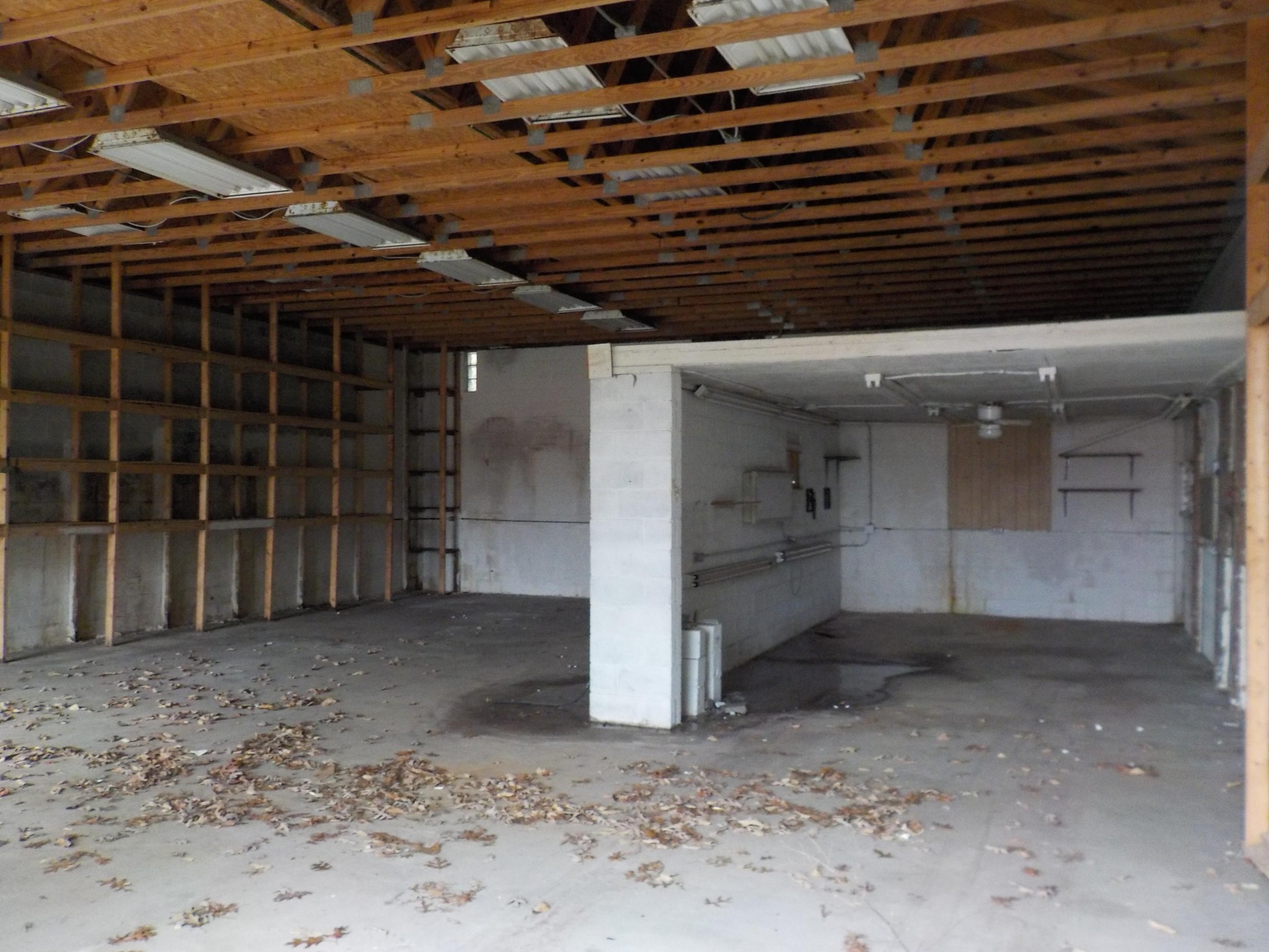 646 Edgemoor Road Powell, TN 37849 - Photo 21 of 22 a view of a garage