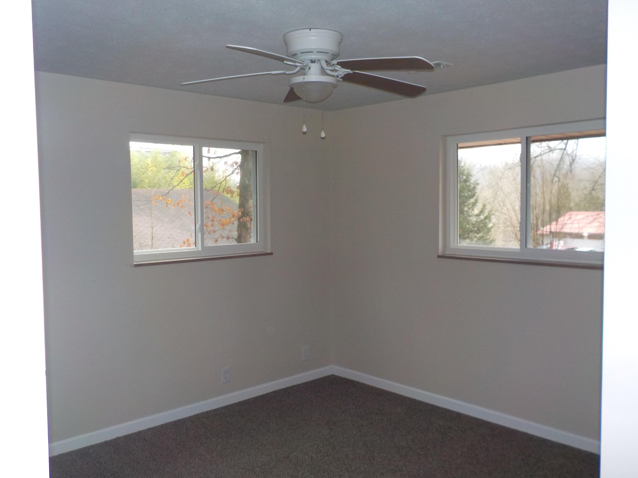 646 Edgemoor Road Powell, TN 37849 - Photo 8 of 22 an empty room with windows and fan