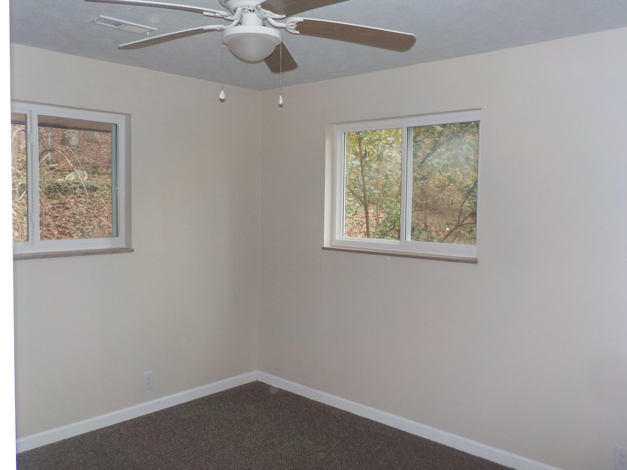 646 Edgemoor Road Powell, TN 37849 - Photo 9 of 22 an empty room with a window and a fan