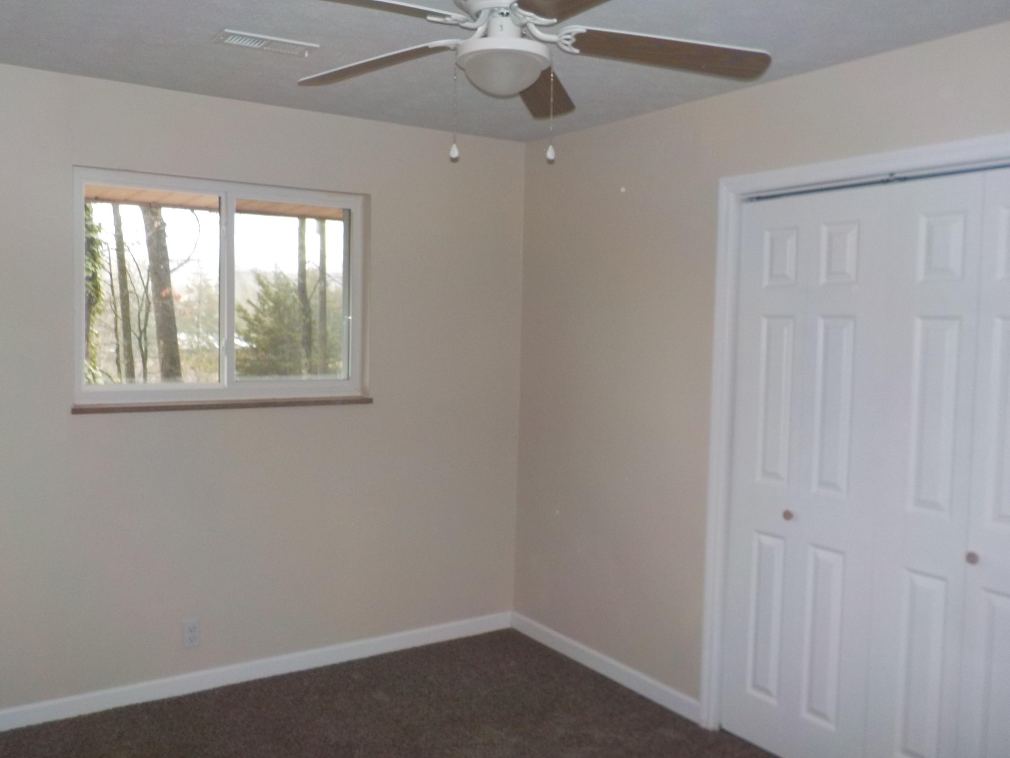 646 Edgemoor Road Powell, TN 37849 - Photo 10 of 22 an empty room with a window and a fan