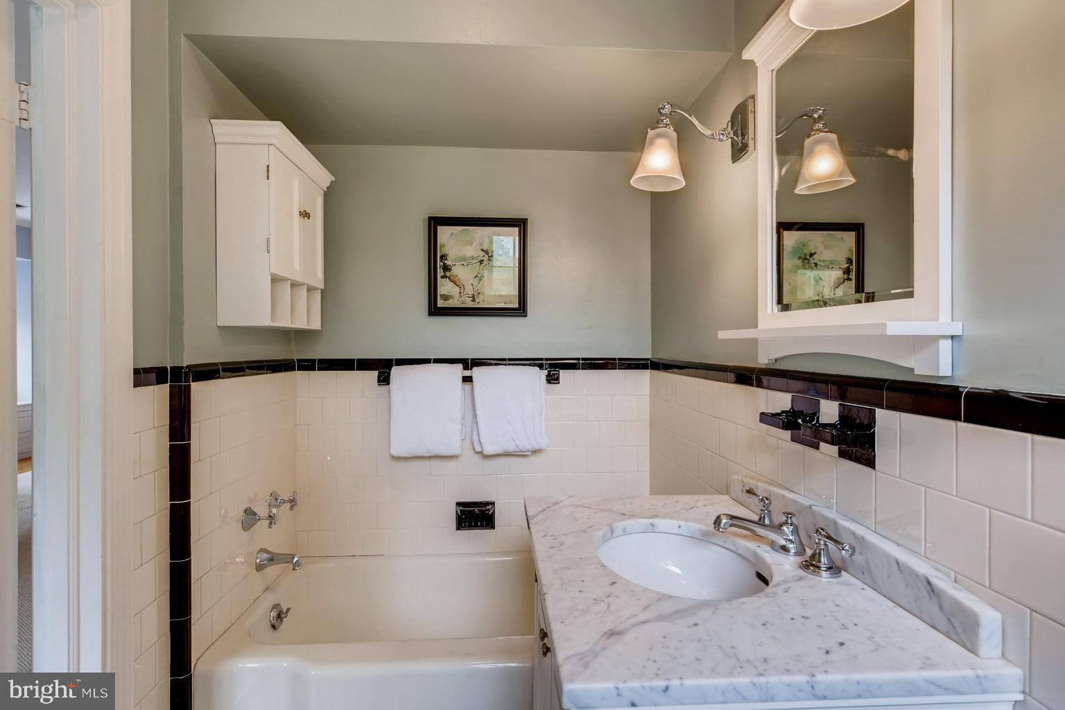 5304 Springlake Way Baltimore, MD 21212 - Photo 19 of 30 2nd Level Bath