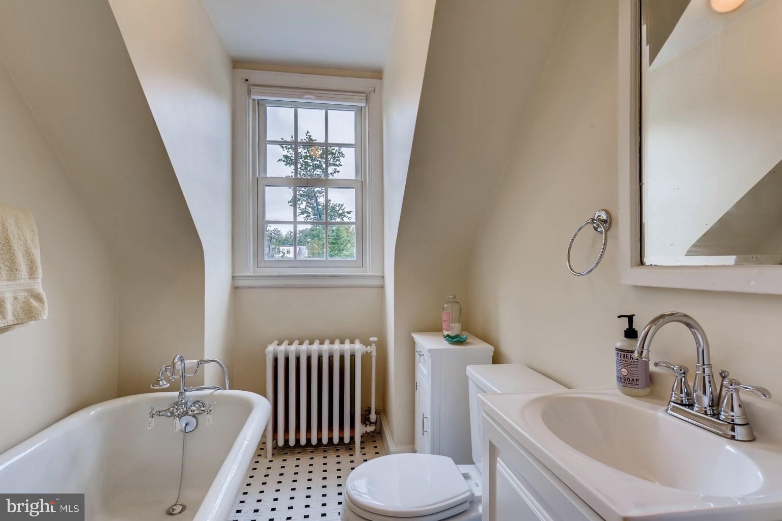 5304 Springlake Way Baltimore, MD 21212 - Photo 22 of 30 3 Level Bath