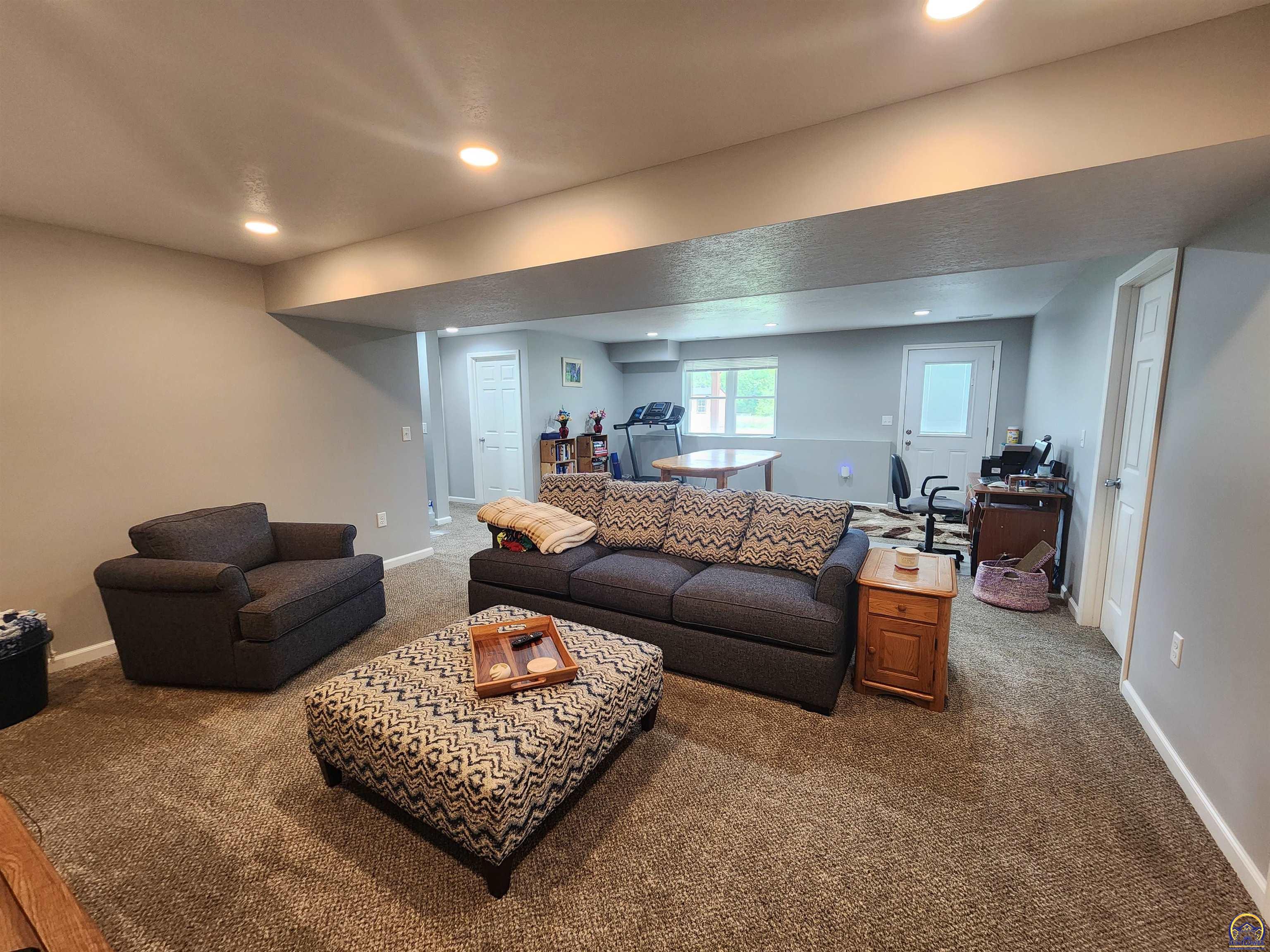901 Riverside Court Emporia, KS 66801 - Photo 23 of 39