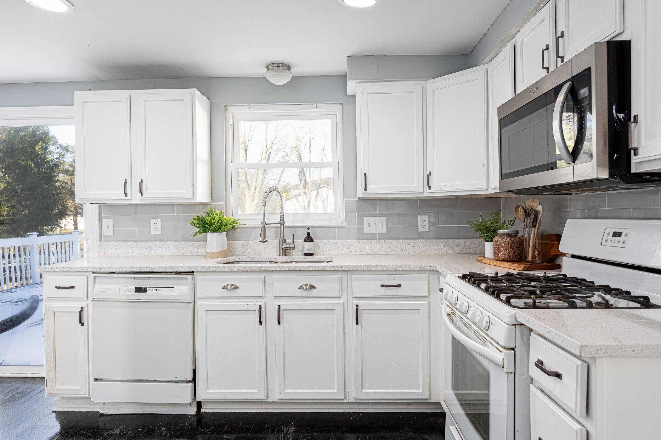 11621 Milnor Road Pickerington, OH 43147 - Photo 19 of 50 Kitchen.
