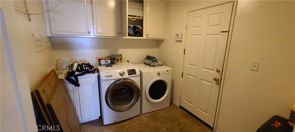 2563 Gilbert Avenue Corona, CA 92881 - Photo 17 of 21 a utility room with dryer and washer
