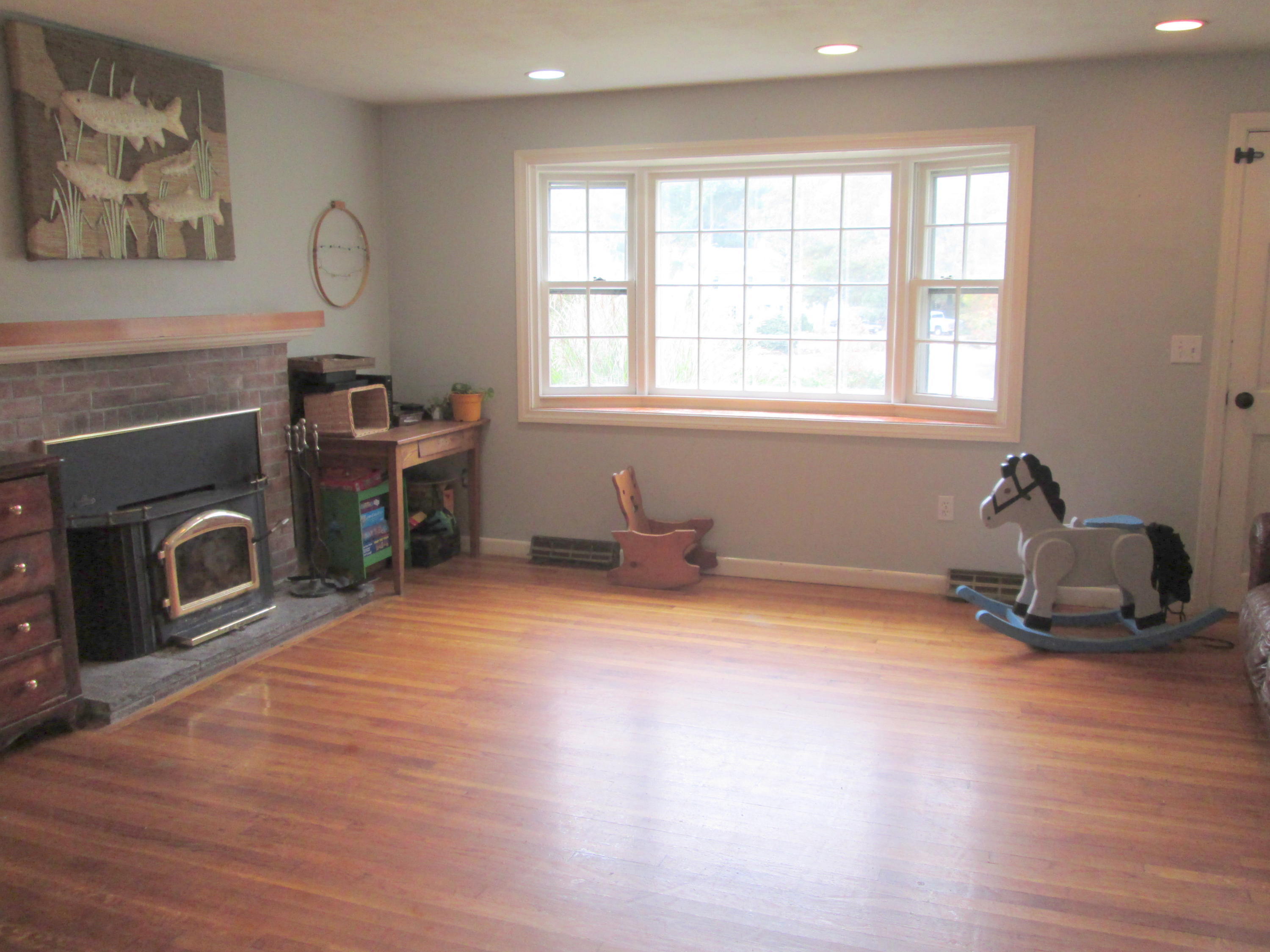 128 Turtleback Road Marstons Mills, MA 02648 - Photo 6 of 20 a bedroom with a bed and a window