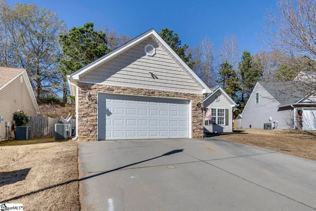$299,900 | 211 Cassidy Court, Simpsonville, SC 29680