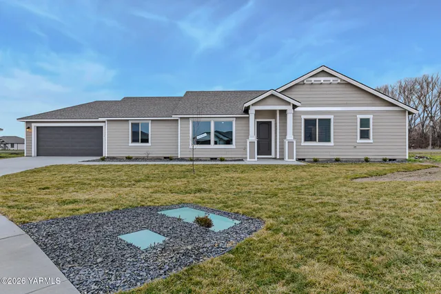 $401,850 | 1615 Castlewood Court, Unit PHASE 11 LOT 303) SPEC, Grandview, WA 98930